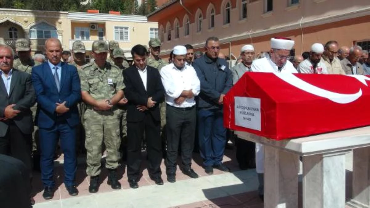 Vefat Eden Eski Milli Hakem Ali Coşkun Uygun Toprağa Verildi