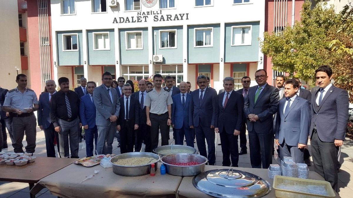 Adliye Çalışanlarından Aşure İkramı