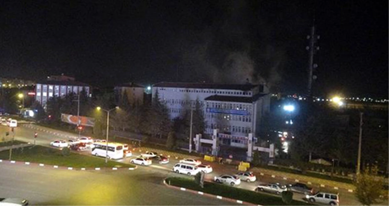 Afyonkarahisar\'da Jandarma Komutanlığı Binasında Yangın Paniği