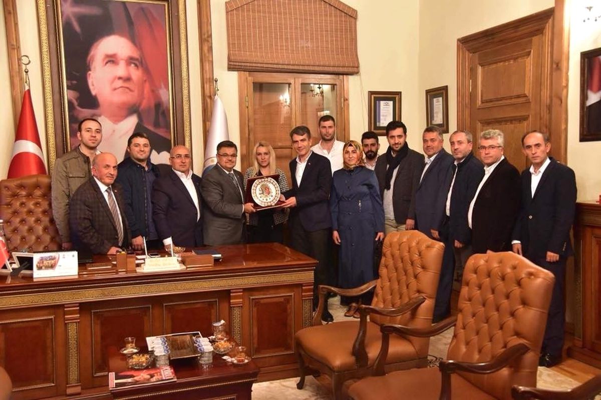 AK Parti Merkez İlçe Teşkilatından Başkan Yağcı\'ya Ziyaret