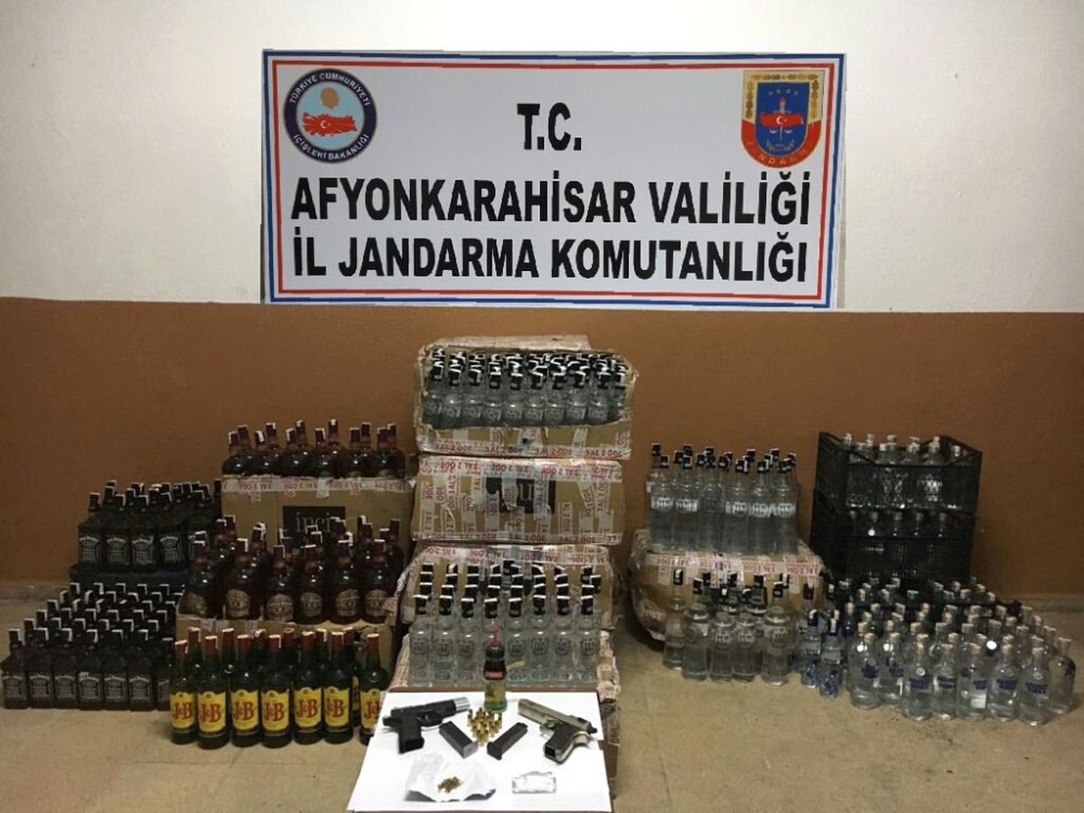 Alkollü Eğlence Merkezinde Bin Şişeden Fazla Kaçak İçki Yakalandı