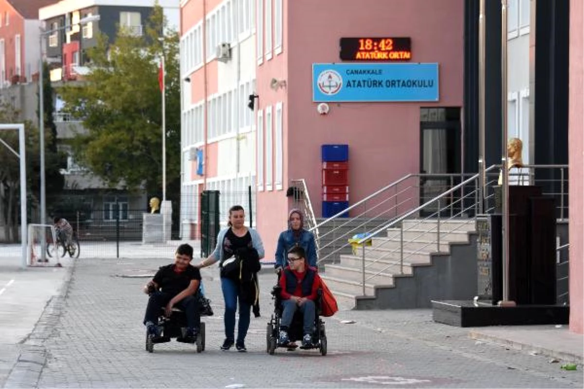 Asansör Bozulunca Katlarda Mahsur Kalan Bedensel Engelli Öğrencileri İtfaiye İndirdi (2)- Yeniden