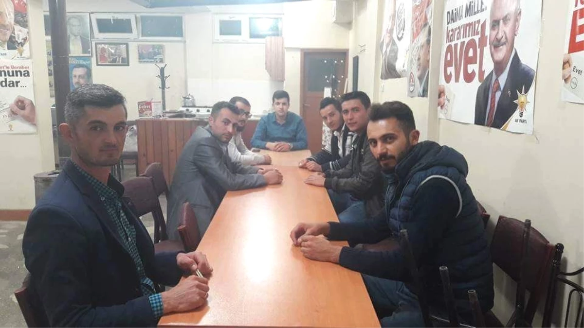 Aslanapa AK Parti Gençlik Kolları\'nda Mehmet Gökmen Bayrağı Teslim Aldı