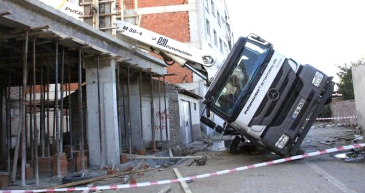 Beton Pompası İşçilerin Üstüne Devrildi: 1 Ölü, 2 Yaralı