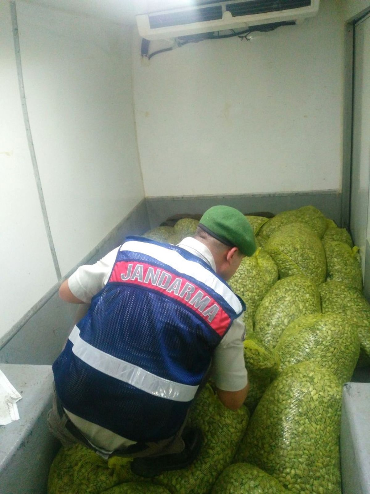 Bursa\'da 1 Ton 200 Kilo Kaçak Midye Ele Geçirildi
