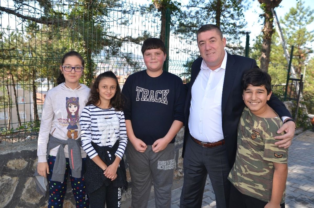 Çocuklardan Başkan Tekin\'e Sıcak İlgi