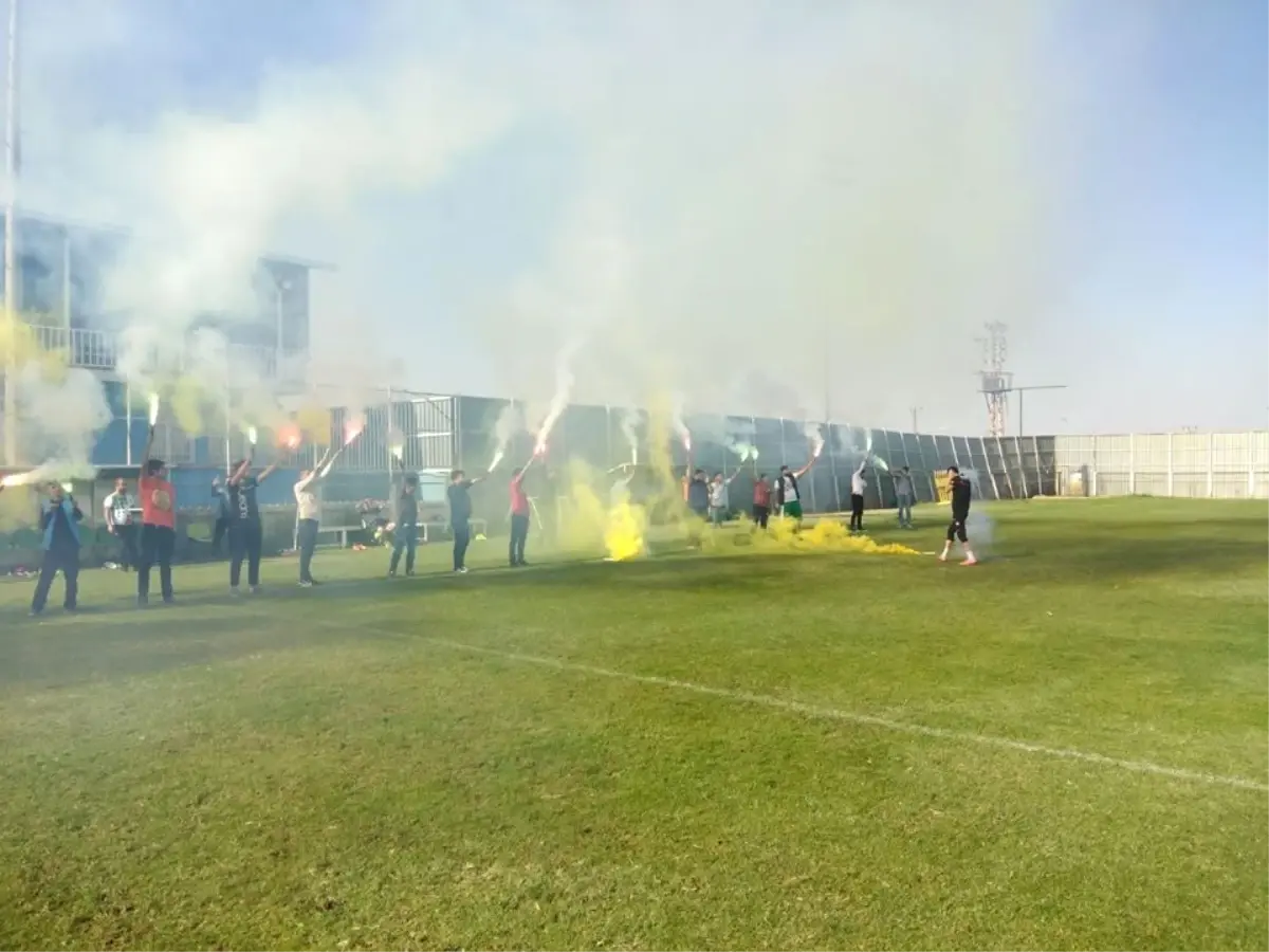 Diyarbekirspor\'a Taraftarlardan Tam Destek