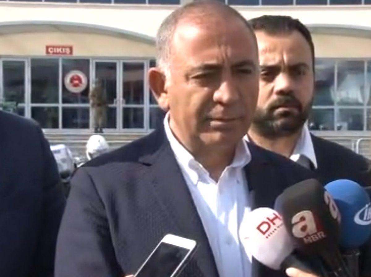 Gürsel Tekin\'den Darbe Sanıklarına İsyan