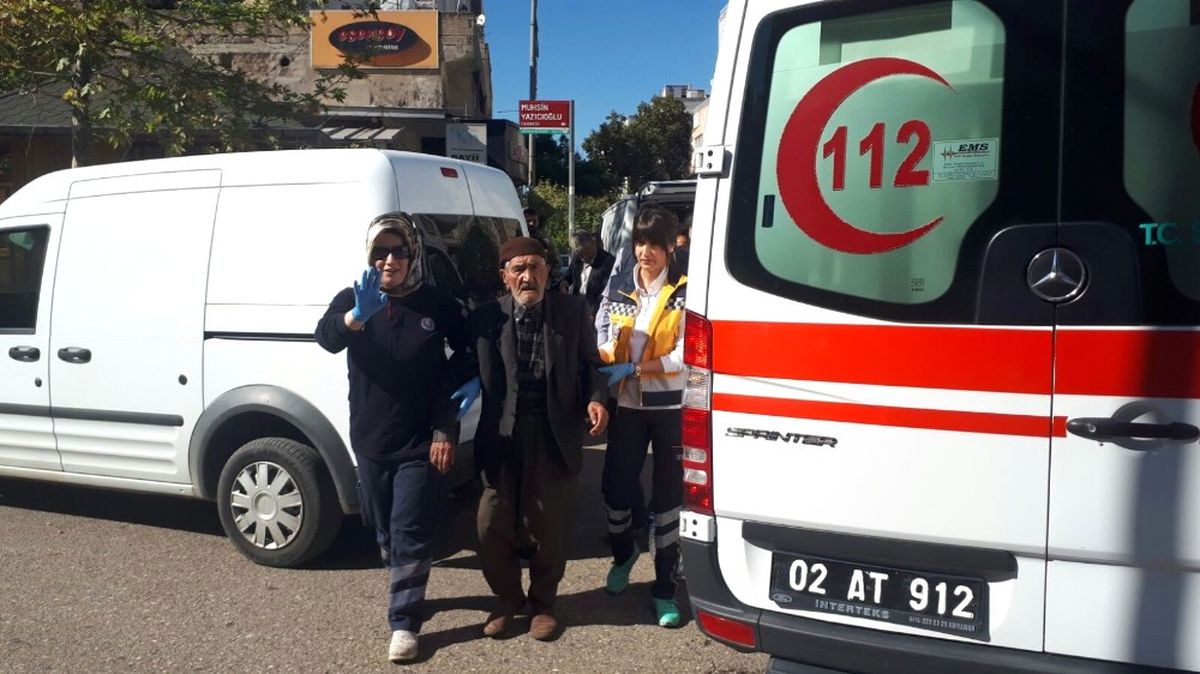 Hafif Ticari Araç Yayaya Çarptı: 1 Yaralı