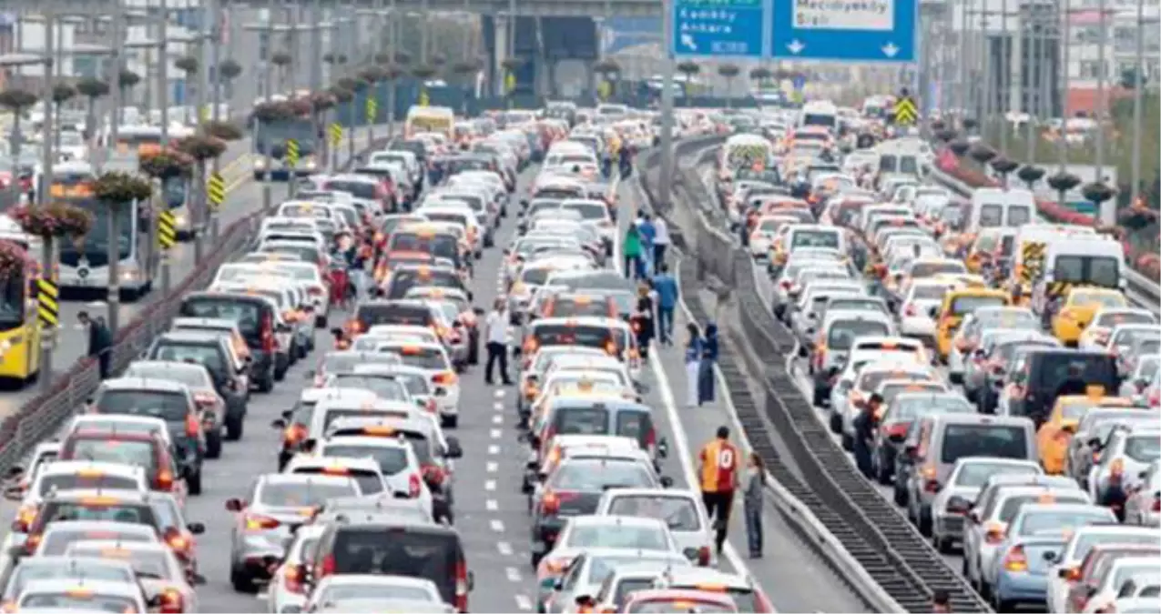 İstanbul\'daki Trafik Sıkışıklığının Yıllık Maliyeti 6 Milyar Lira