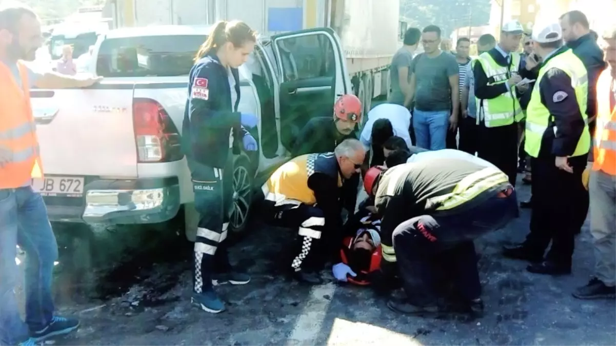 Kaza Yapan Tırı Kaldırma Çalışmalarında Kaza: 1 Ağır Yaralı