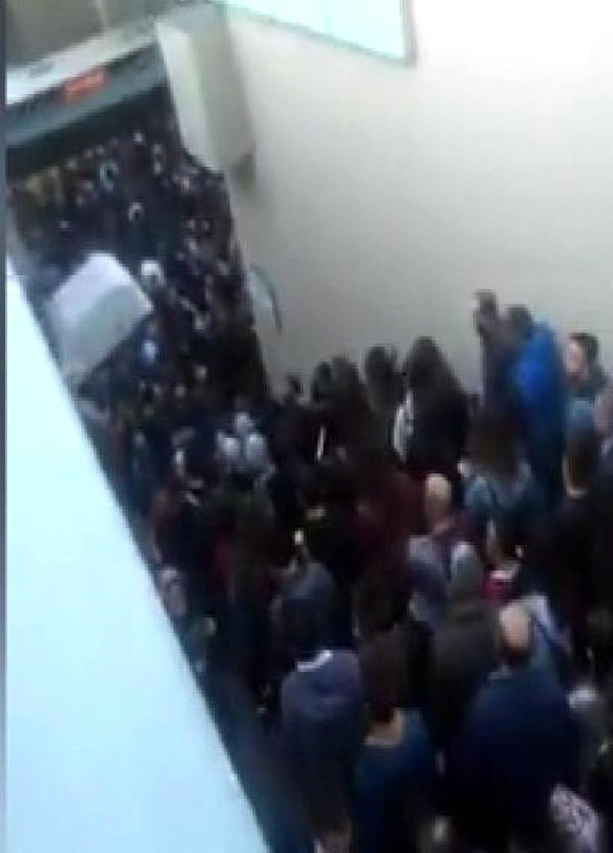 Metrobüs Duraklarında İzdiham