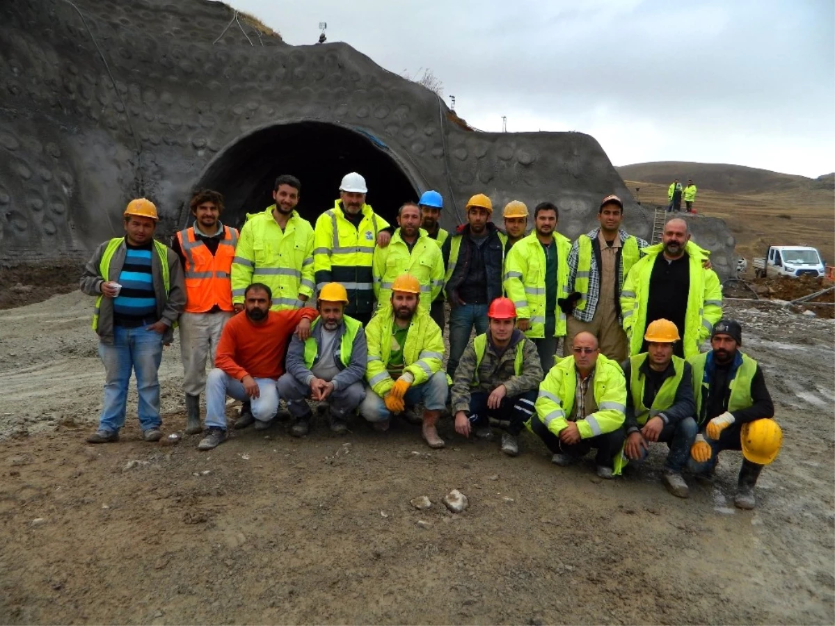 Posof Ulgar Dağı Tüneli\'nde Çalışmalar Yoğunlaştı