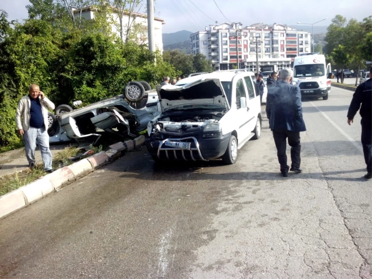 Tokat\'ta Trafik Kazası: 4 Yaralı