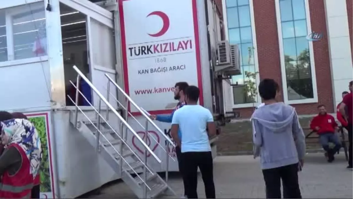 Üniversite Öğrencilerden Rekor Kan Bağışı