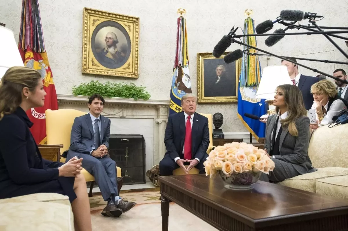 Kanada Başbakanı Trudeau, Beyaz Saray\'a En Efendi Çoraplarıyla Gitti!