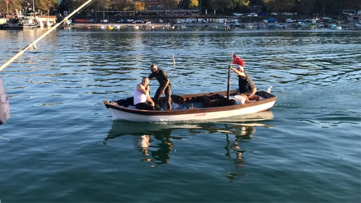 Balık Avlarken Tekneden Düşen Kişi Hastanede Tedavi Altına Alındı