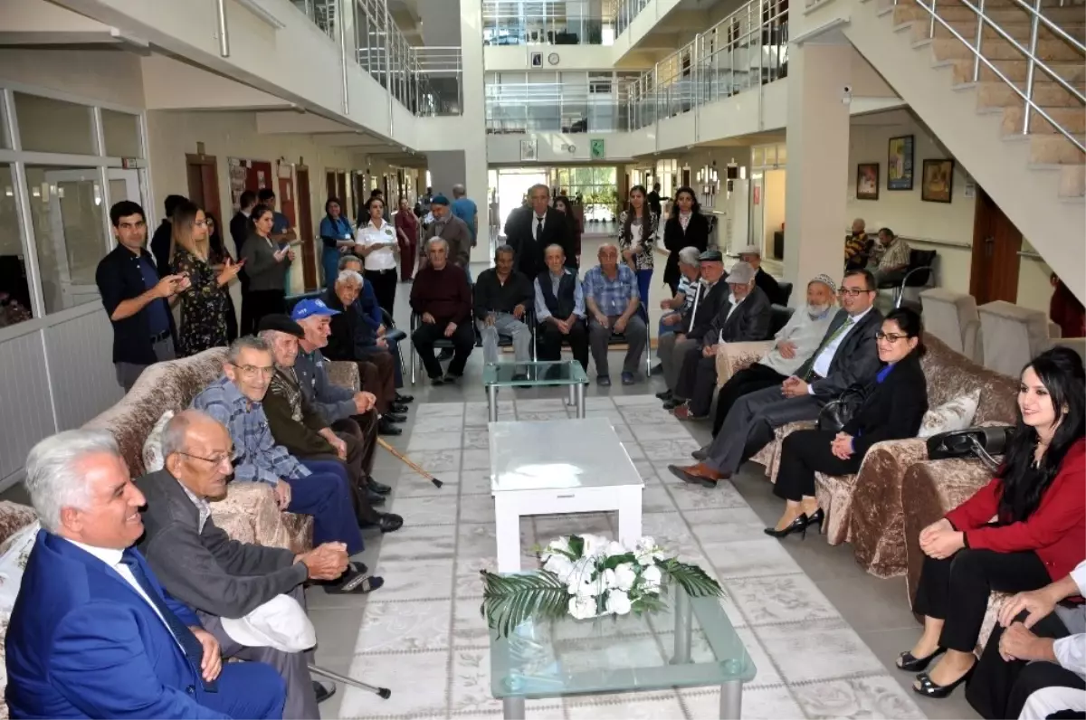 Başsavcı Aşuresini Huzurevi Sakinleri ile Paylaştı