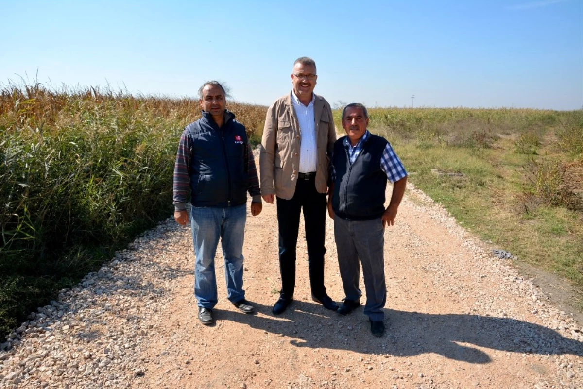 Belediyen Çiftçilere Yol Desteği