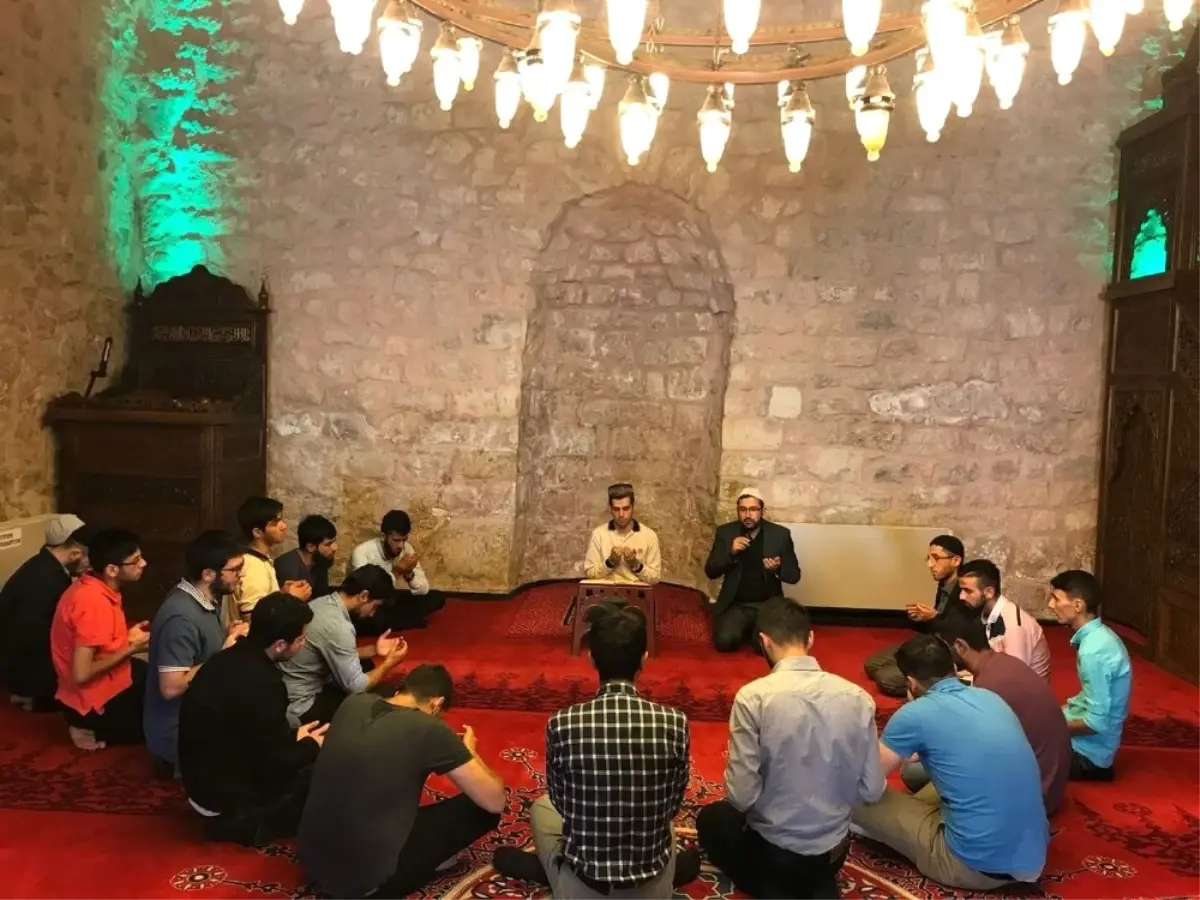 Diyanet Gençlik\'ten Tarihi Camiye Ziyaret