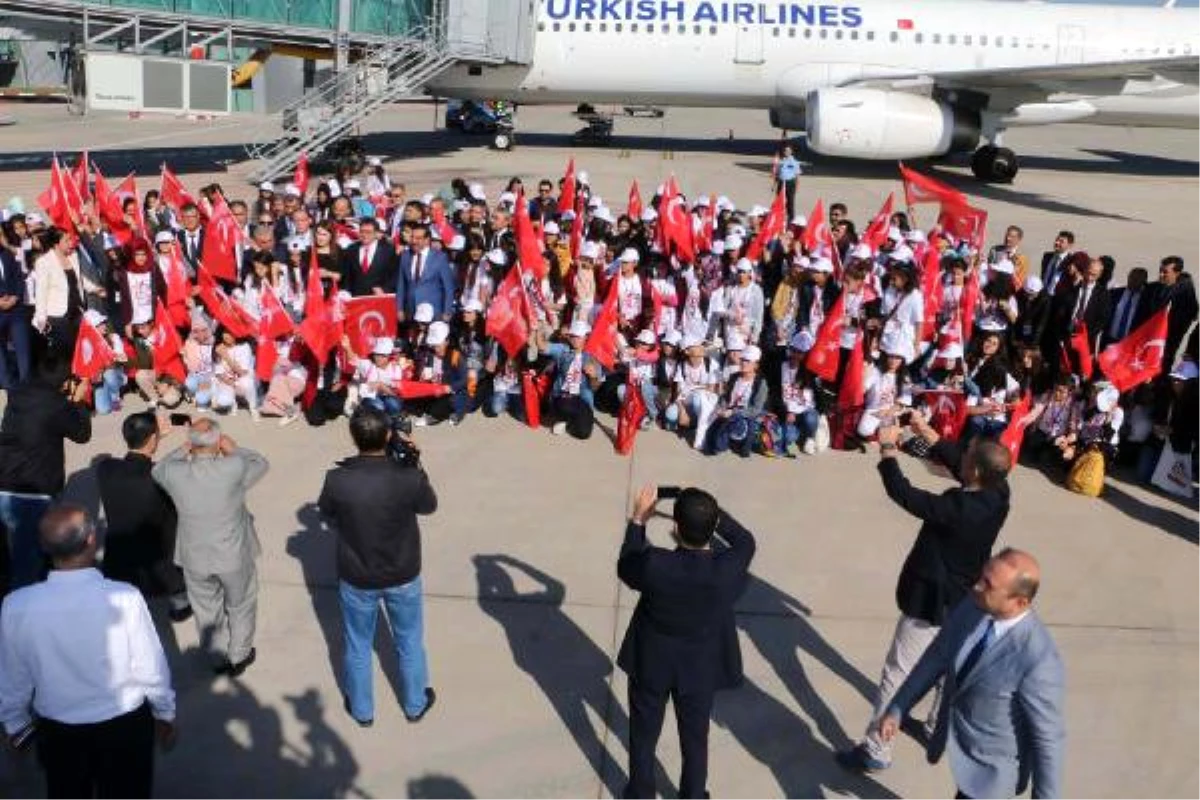 Diyarbakır\'dan Çanakkale\'ye 182 Kız Öğrenci Uğurlandı