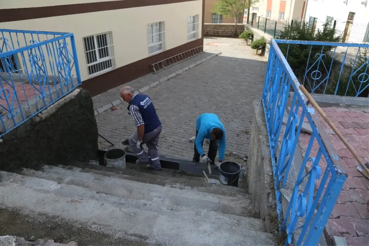 Dudu Şahin Tokluoğlu Ortaokulunda Çevre Düzenleme Çalışması