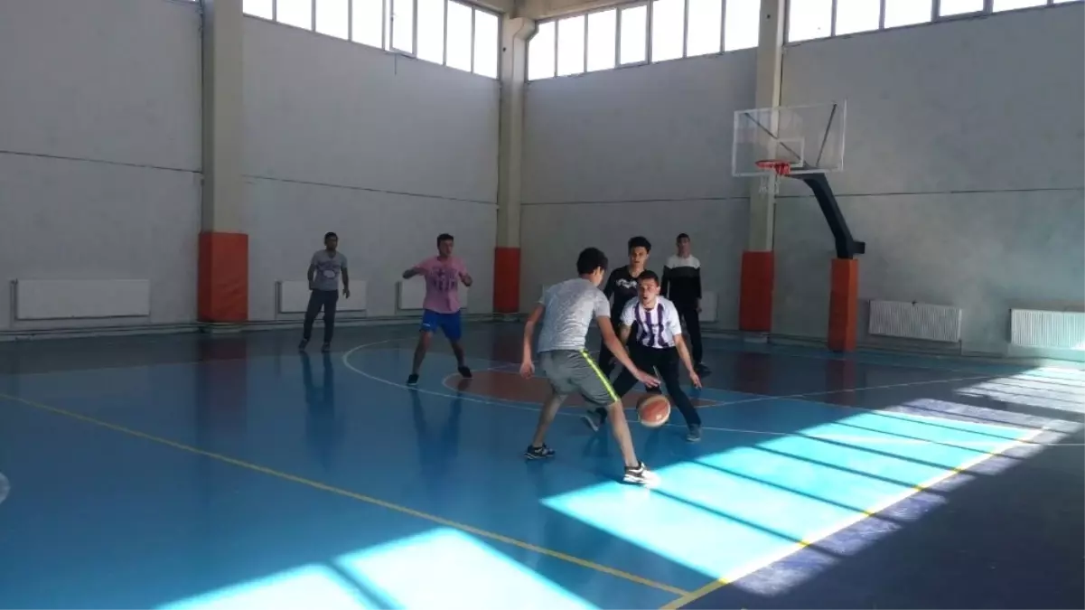 Hisarcık\'ta Liseler Arası Tek Pota Basketbol Turnuvası