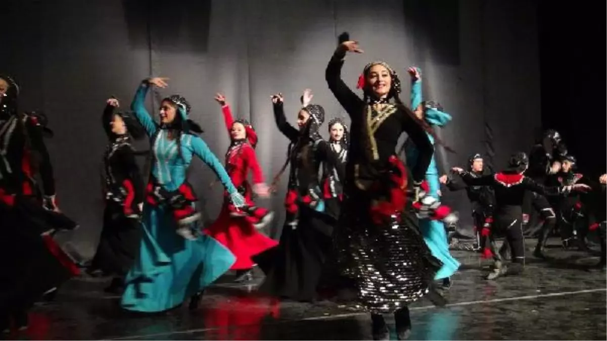 Kars\'ta Kafkas Dansları Rüzgarı