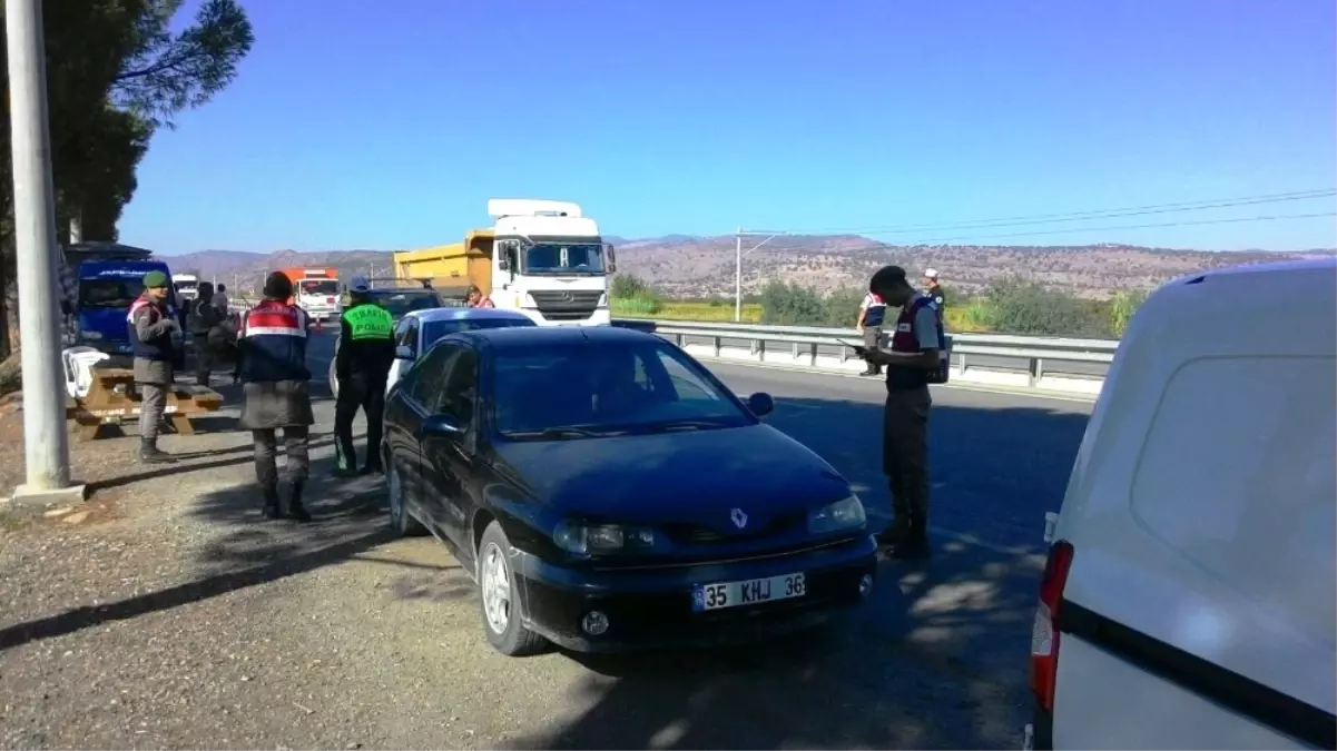 Manisa\'da Polis ve Jandarmadan Drone Destekli Denetim