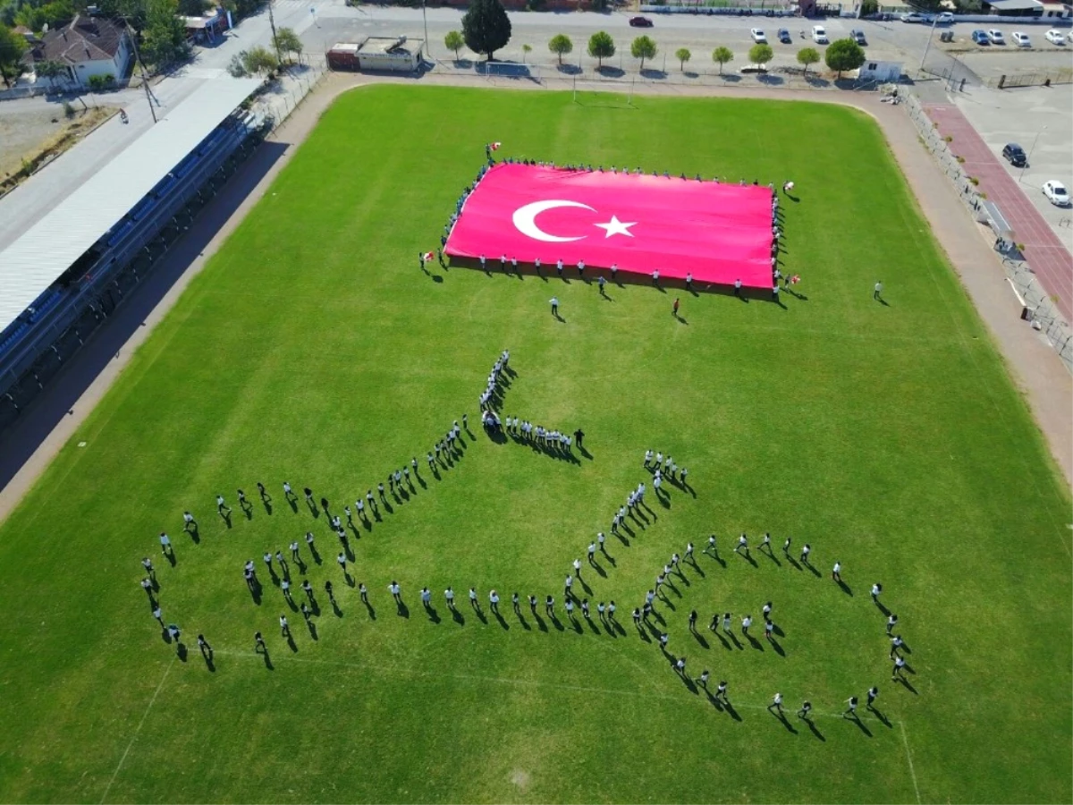 Öğrenciler Bisiklet Figürü ile Cumhurbaşkanlığı Turunu Selamladı