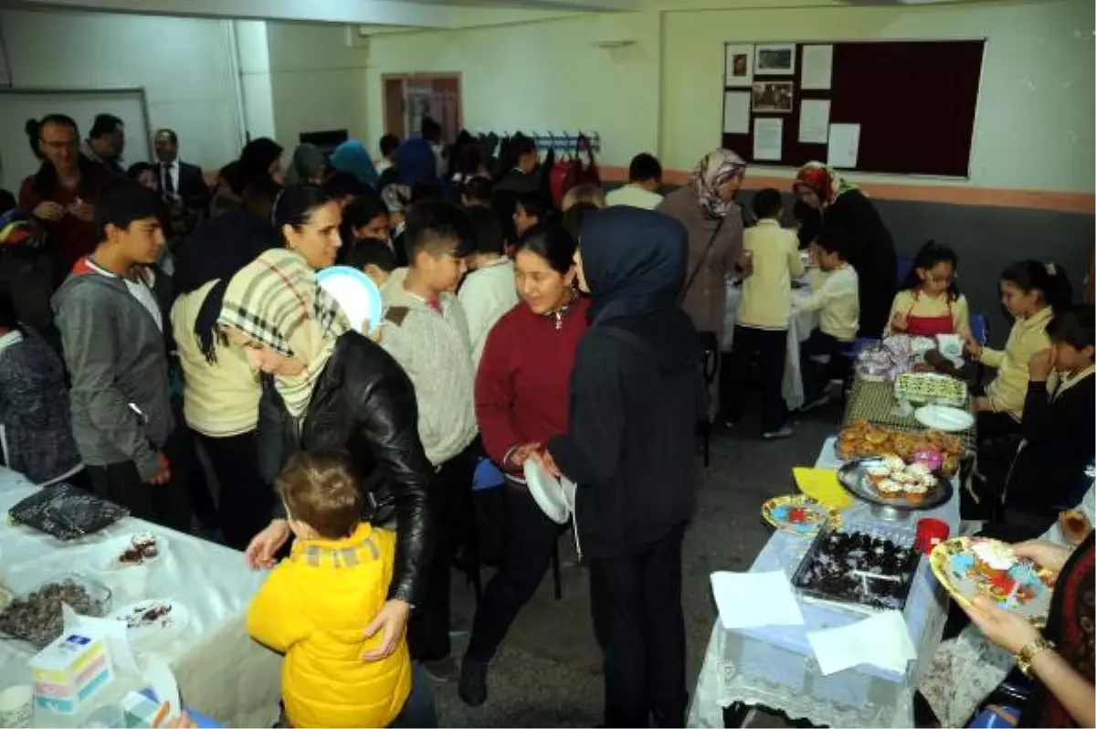 Öğrencilerden Sokak Hayvanları İçin Kermes