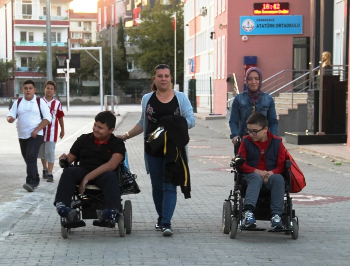 Okulda Mahsur Kalan Engelli Öğrencileri İtfaiye Kurtardı