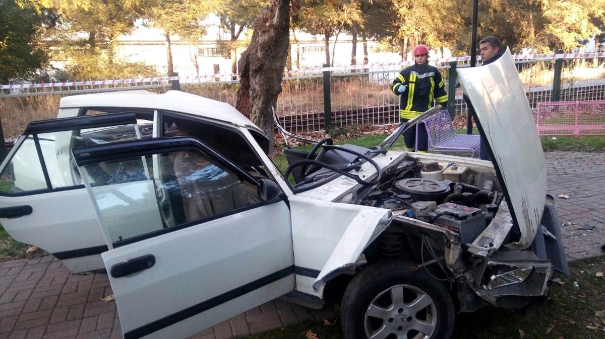 Otomobil Takla Atıp Ağaca Çarptı: 1 Yaralı