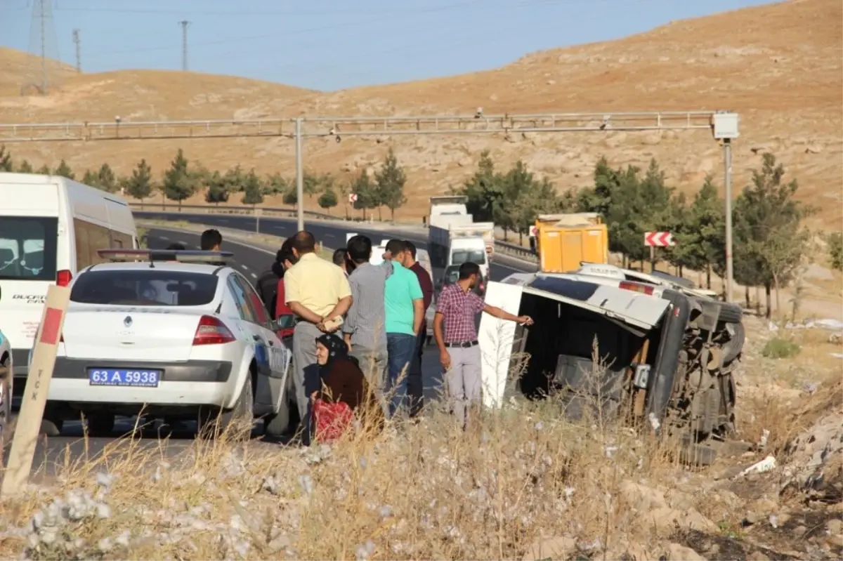 Şanlıurfa\'da İşçi Servisi Devrildi: 6 Yaralı