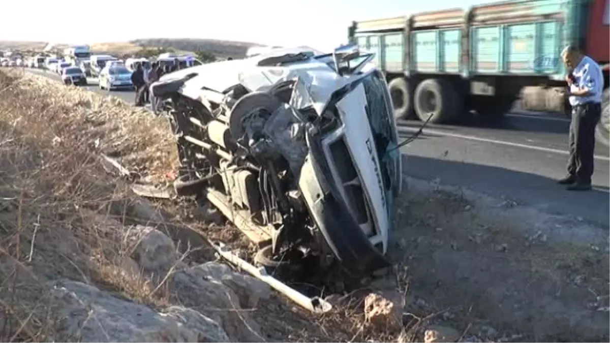 Şanlıurfa\'da İşçi Servisi Devrildi: 6 Yaralı