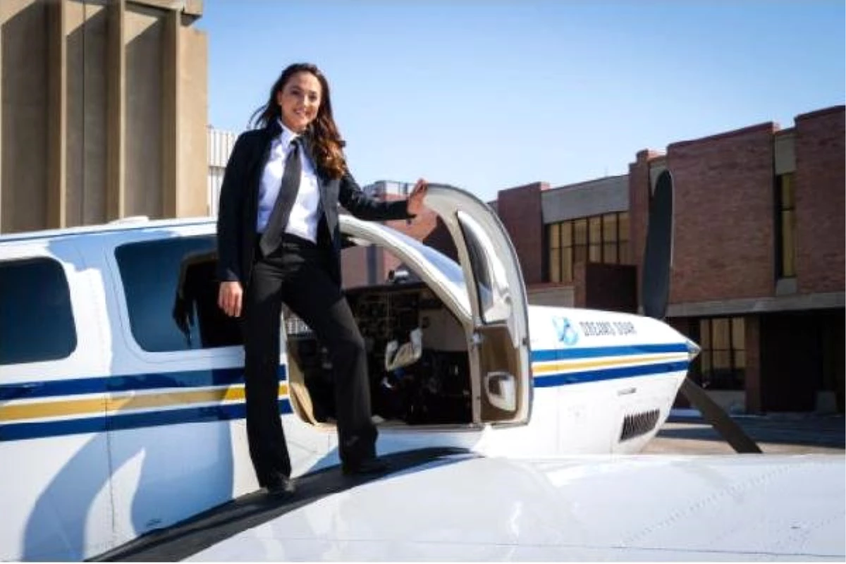Sığınmacı Kampında Doğdu, Tek Başına Dünyayı Turlayan En Genç Kadın Pilot Oldu