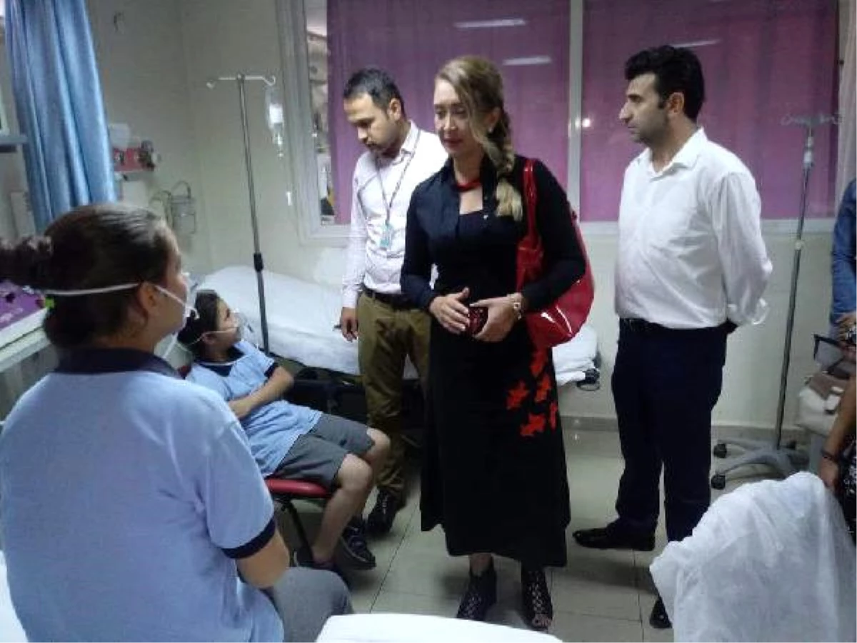 Tarsus\'ta 15 Öğrenci Zehirlenme Şüphesiyle Hastaneye Kaldırıldı