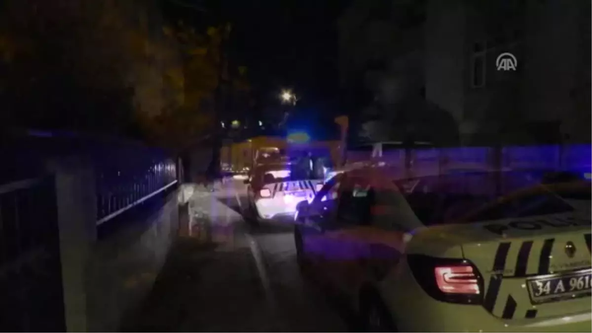 Ümraniye\'de Bıçaklı Kavga: 2 Yaralı