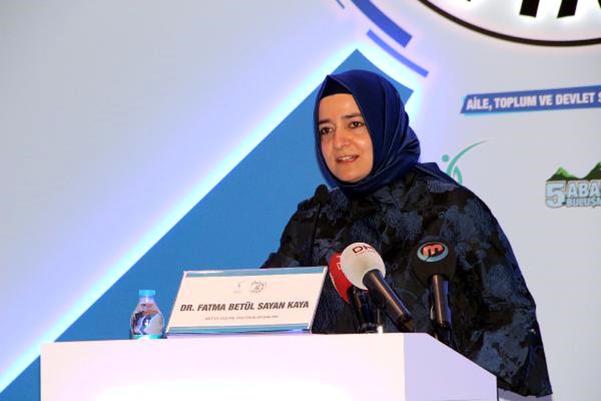 Aile, Toplum ve Devlet Sempozyumu Bakan Kaya\'nın da Katılımıyla Başladı
