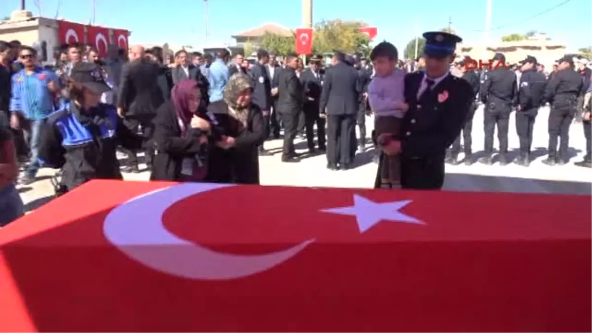 Aksaray Kız Kaçırma Olayında Şehit Olan Polis Memuru, Aksaray\'da Toprağa Verildi