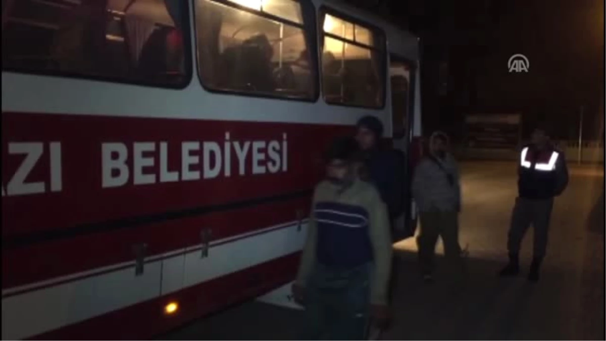 Akyazı\'da 87 Kaçak Göçmen Yakalandı