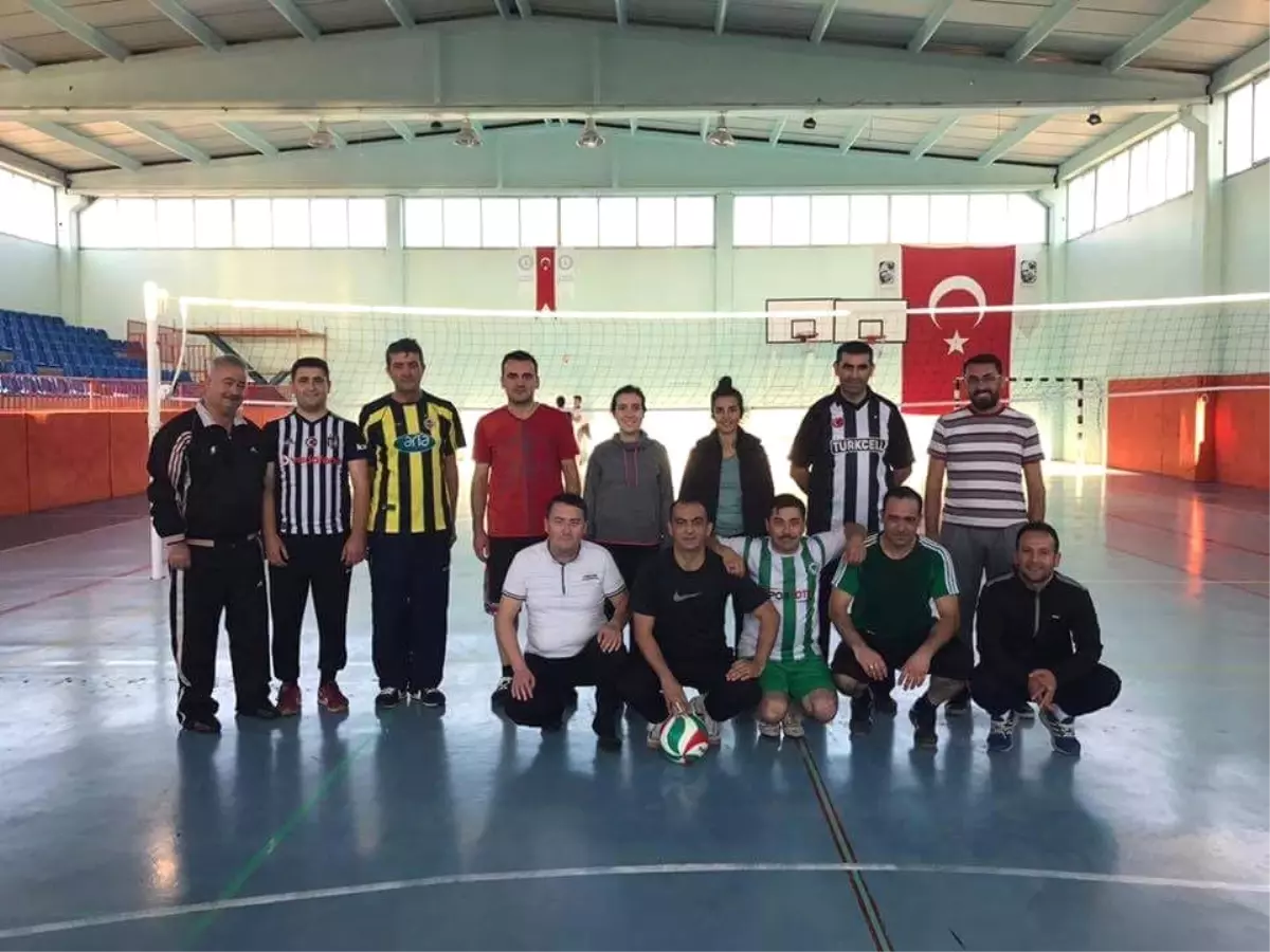 Amatör Spor Haftası Etkinlikleri, İlçe Protokolünü Voleybol Maçında Buluşturdu