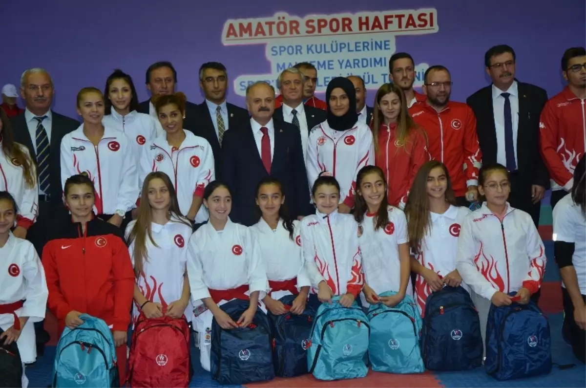 Amatör Spor Haftası\'nda Amatör Spor Kulüplerine Malzeme Yardımı ve Ödül Töreni