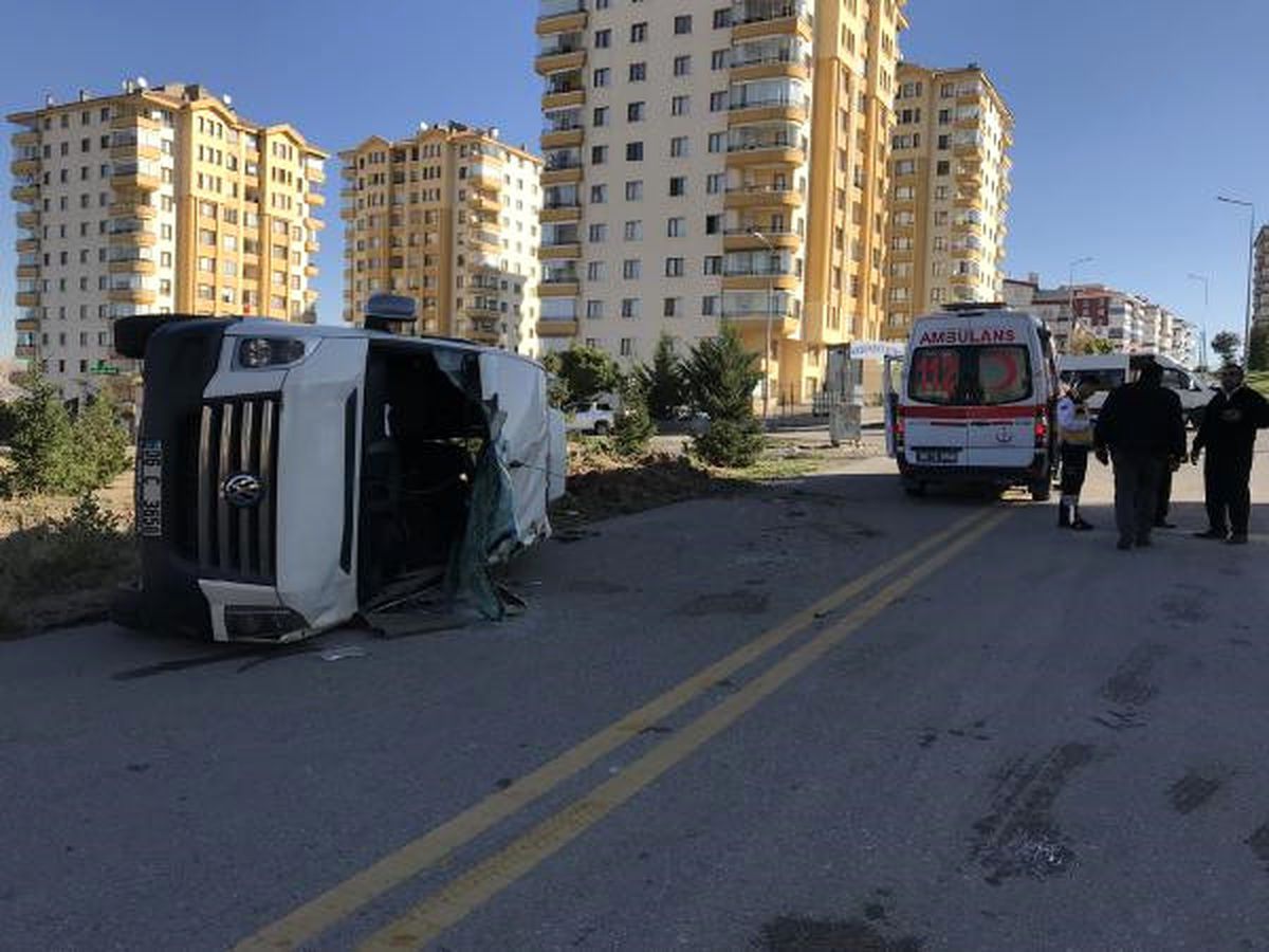 Ankara\'da Öğrenci Servisi Devrildi 4 Öğrenci Yaralandı