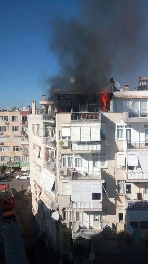 Antalya’da Ev Yangını Mahalleyi Sokağa Döktü Son Dakika