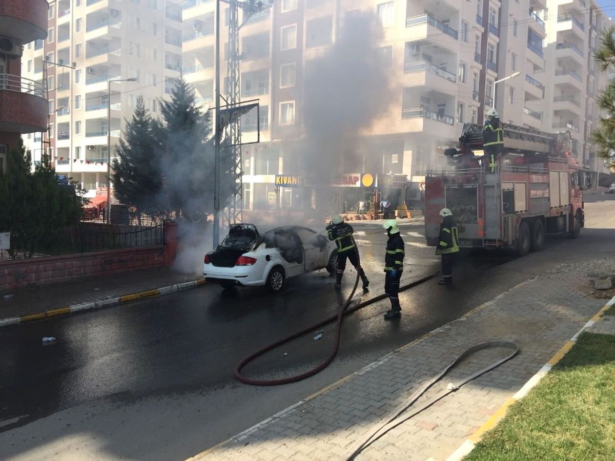Batman\'da Seyir Halindeki Araç Alev Aldı