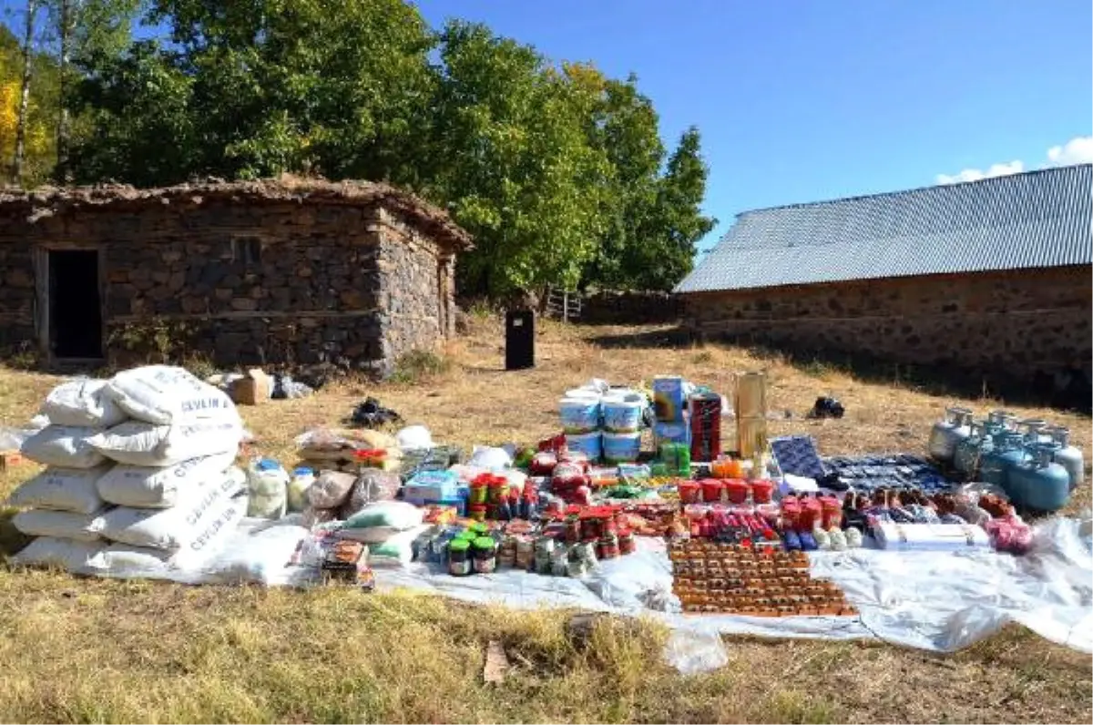 Bingöl\'te PKK\'lı Teröristlere Ait Yaşam Malzemeleri Ele Geçirildi