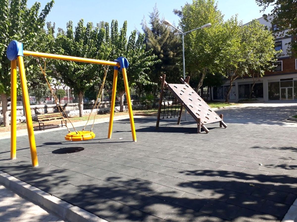 Efeler Belediyesi Parkları Yenilemeye Devam Ediyor