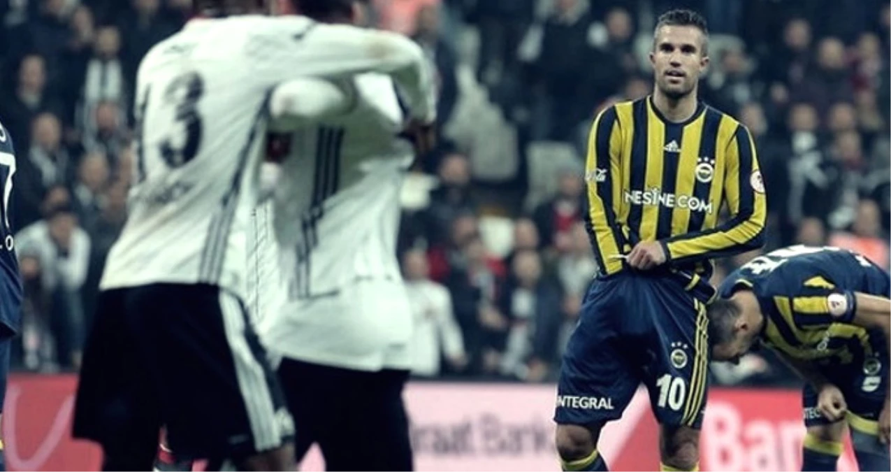 Fenerbahçeli Robin van Persie, Derbide Elini Şortuna Soktuğu İçin İfade Verdi