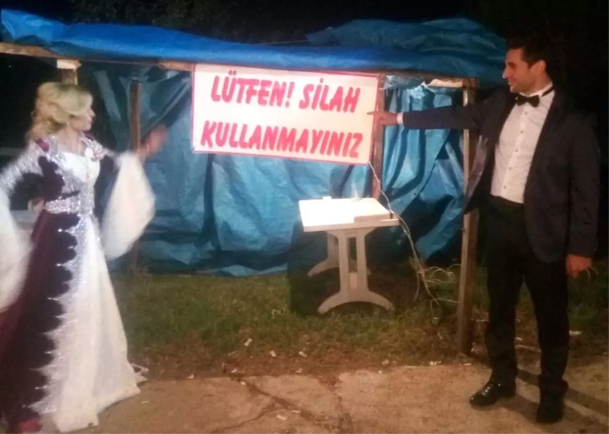 Gelinle Damat Pankart Asarak Silah Attırmadı